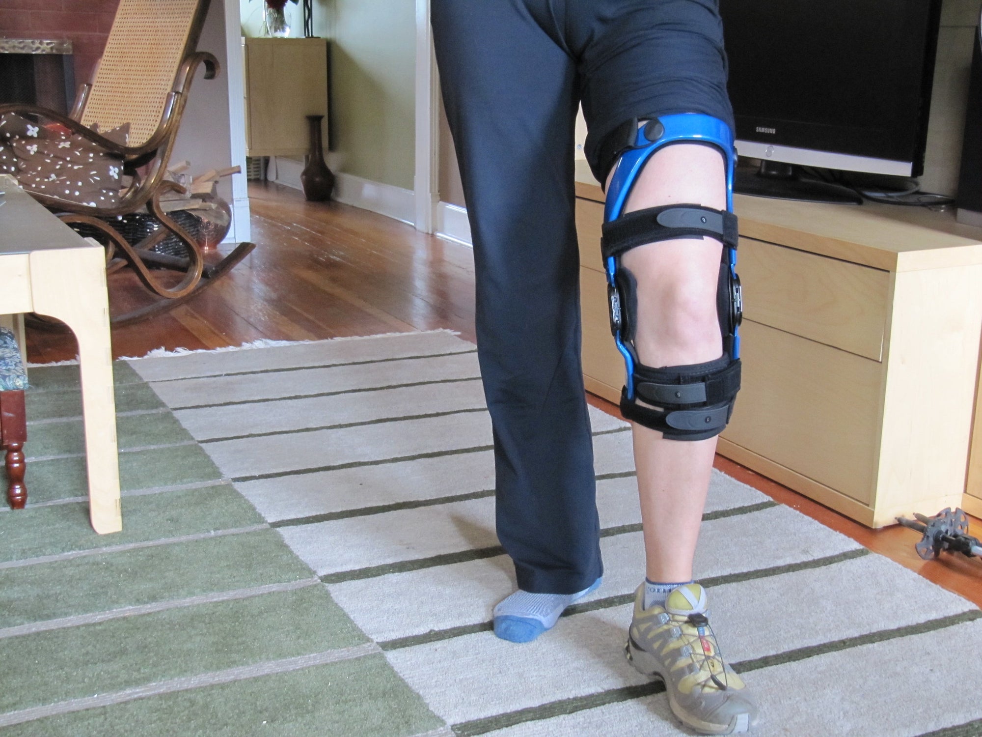 What to Wear Under a Knee Brace: Your Guide to Wearing a Knee Brace Over Pants